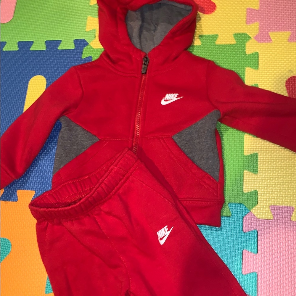 Nike sweatsuit